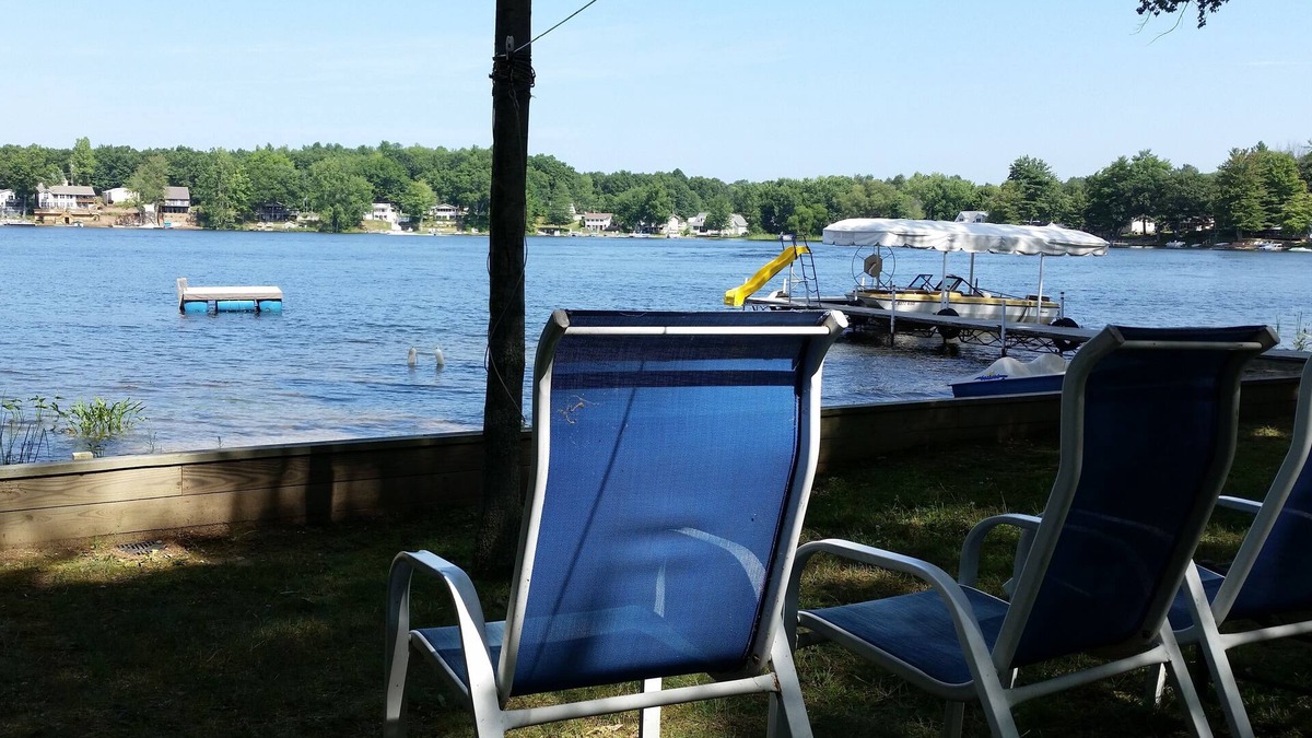Greenville Cottage | BEAUTIFUL! 18+ guests, 7 acres; All-sports lake, RV sites, pontoon