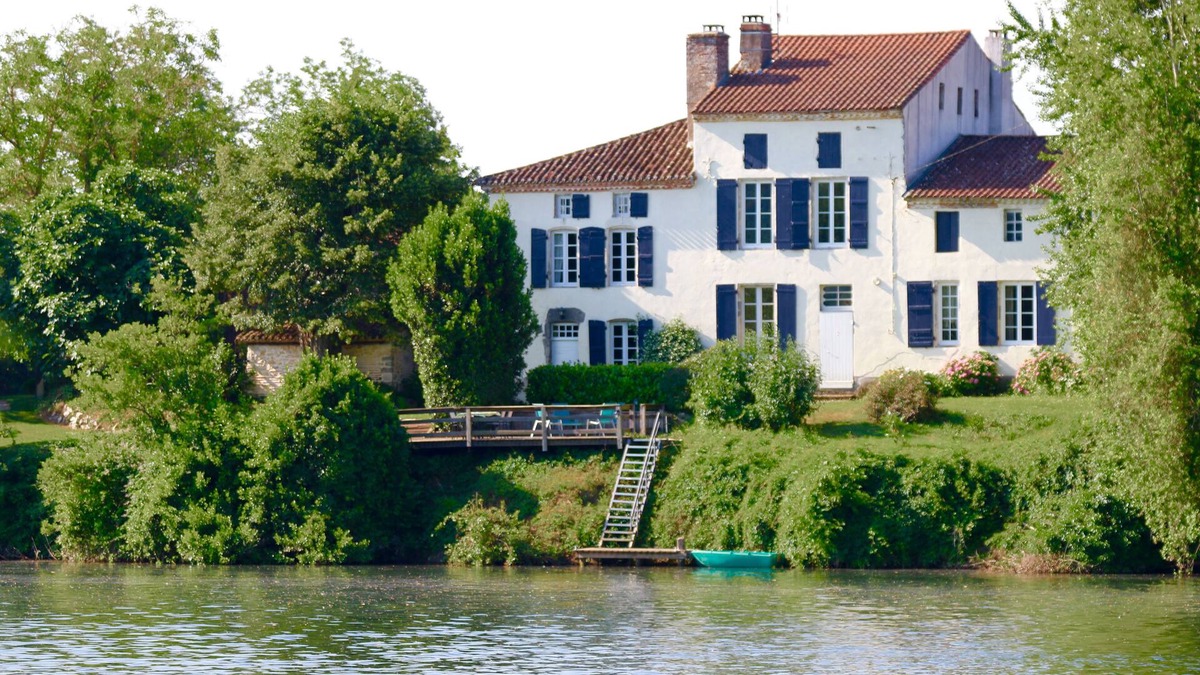 Clairac Cottage | Beautiful 18th century property on the banks of the river Lot