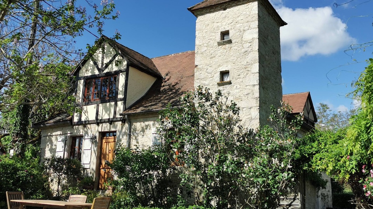 Meyronne House | Beautiful 18th Century Farmhouse in the Dordogne,sleeps 2, 4 or 8,with pool