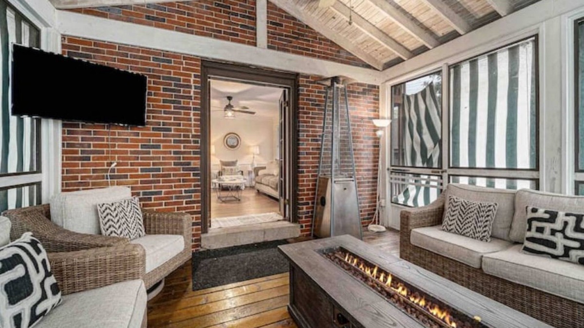 Grosse Pointe Apartment | Beautiful 1920s Historic Home with Screened Porch‼️