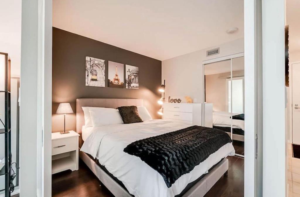 Fort York House | Beautiful 1BD 1BA Condo Lake and City Views