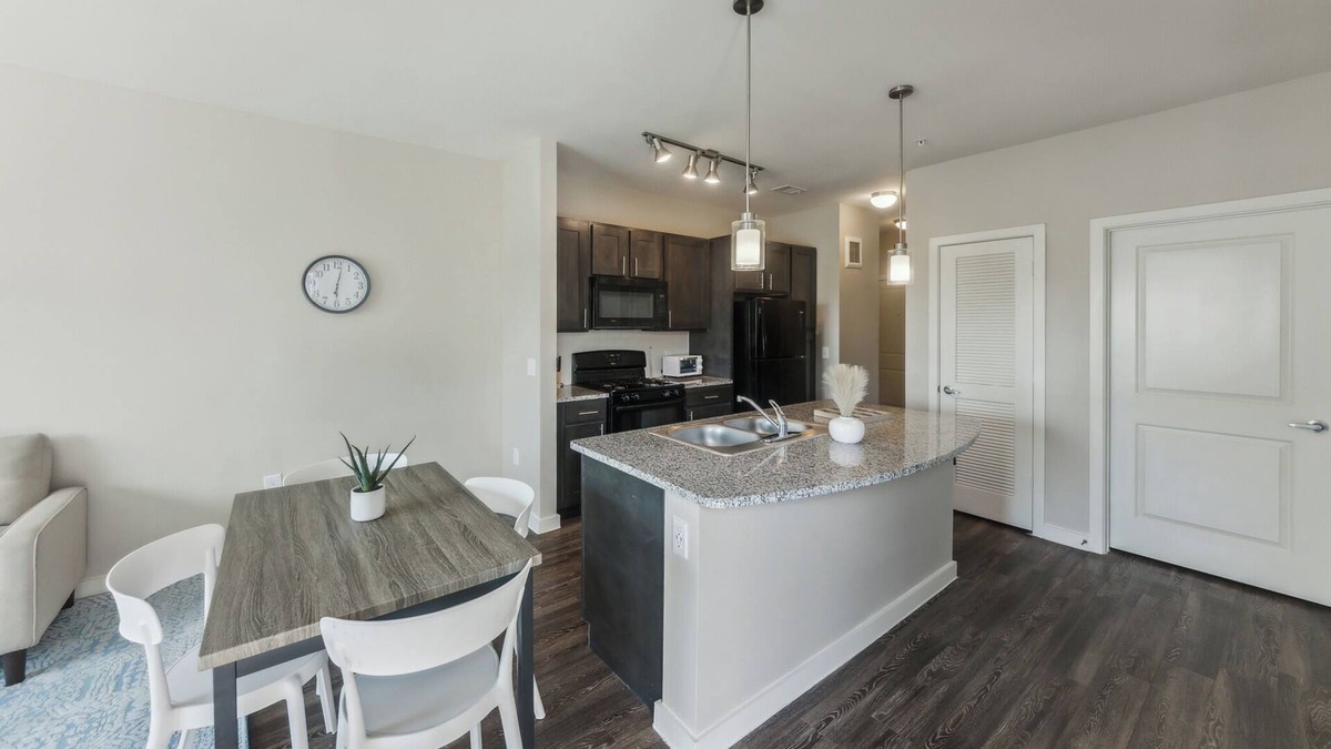 Willowbrook Apartment | Beautiful 1Bd Apt I Properties by Preston