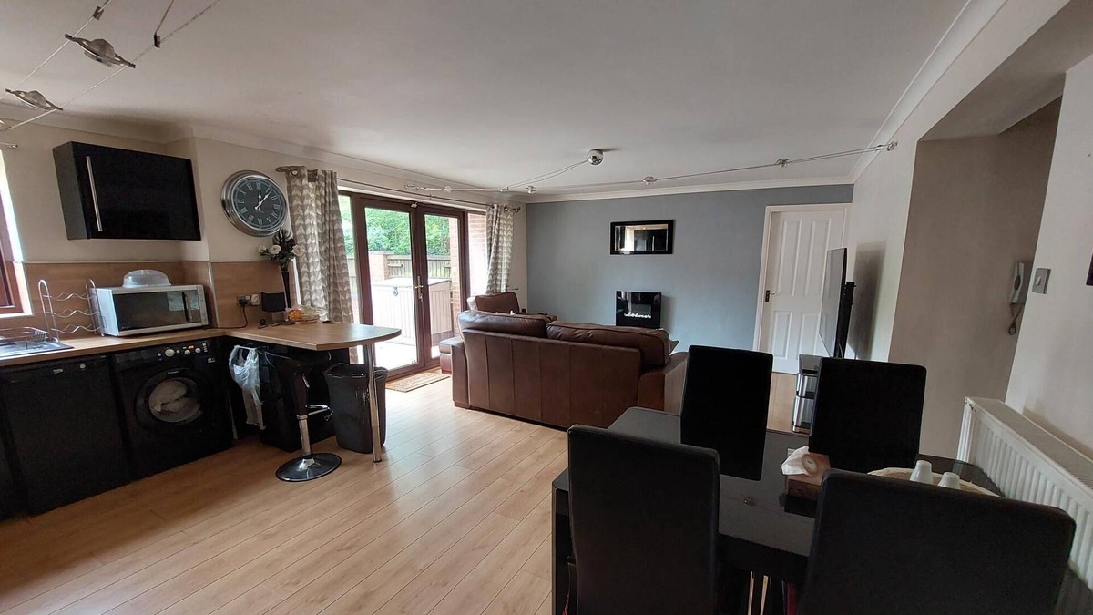 Bolton Apartment | Beautiful 1Bed Apartment with a back garden