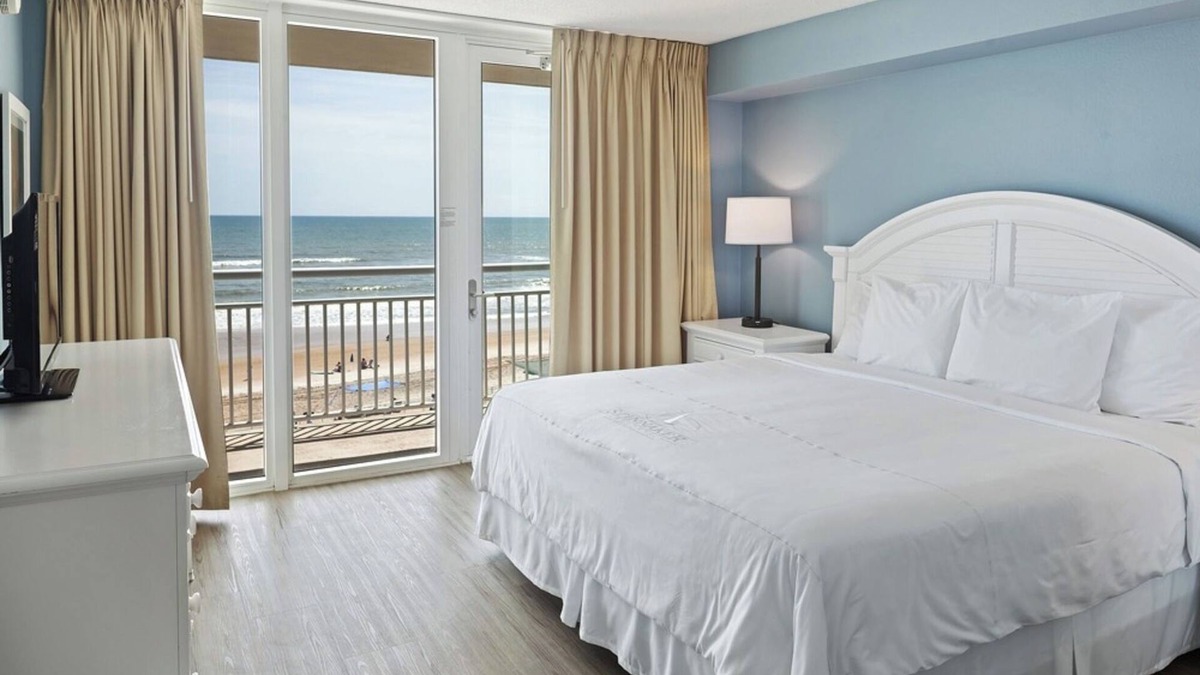 Ormond Beach Resort | Beautiful 1BR Condo w/Ocean Views, Full Kitchen, Pool Access & Beach Vibes