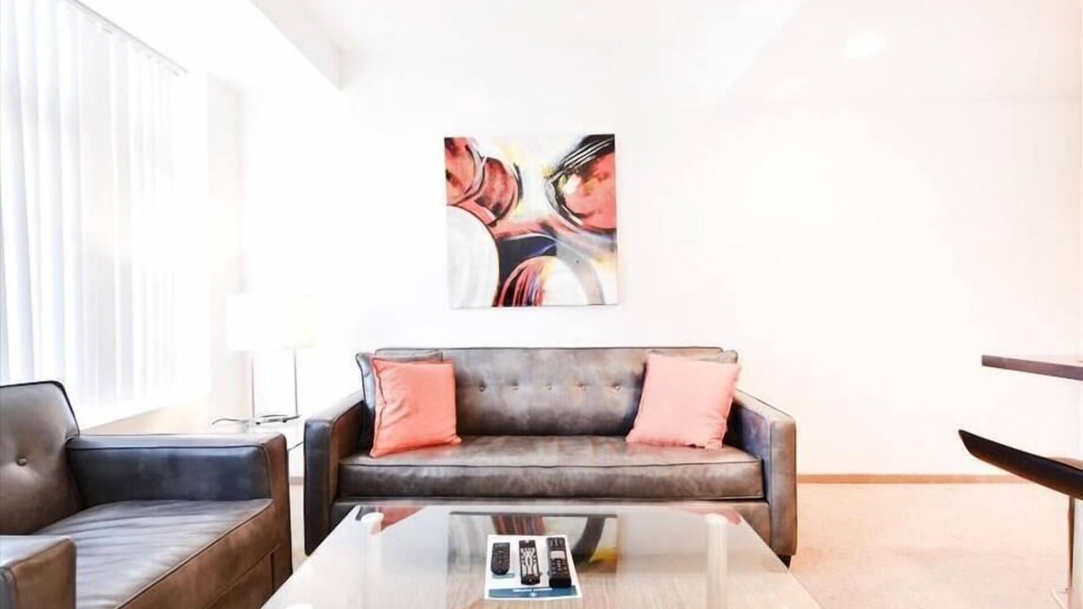 East Cambridge Apartment | Beautiful 1BR | Desk & WiFi | Full Kitchen | Washer/Dryer | Cambridge