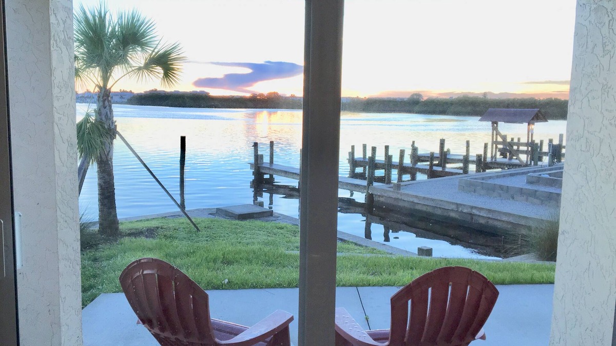 Englewood Condo | Beautiful 1st Floor Bayfront Condo right on Lemon Bay with Breathtaking Sunrises