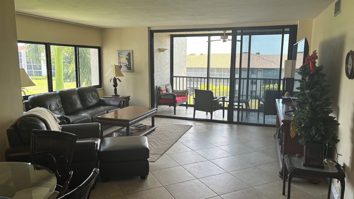 McGregor Condo | Beautiful 2/2 condo in gated community on the River
