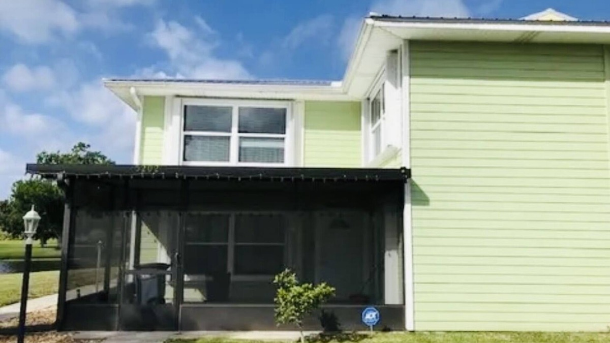 Okeechobee House | Beautiful 2/2 townhome across from world class Lake Okeechobee Bass fishing !