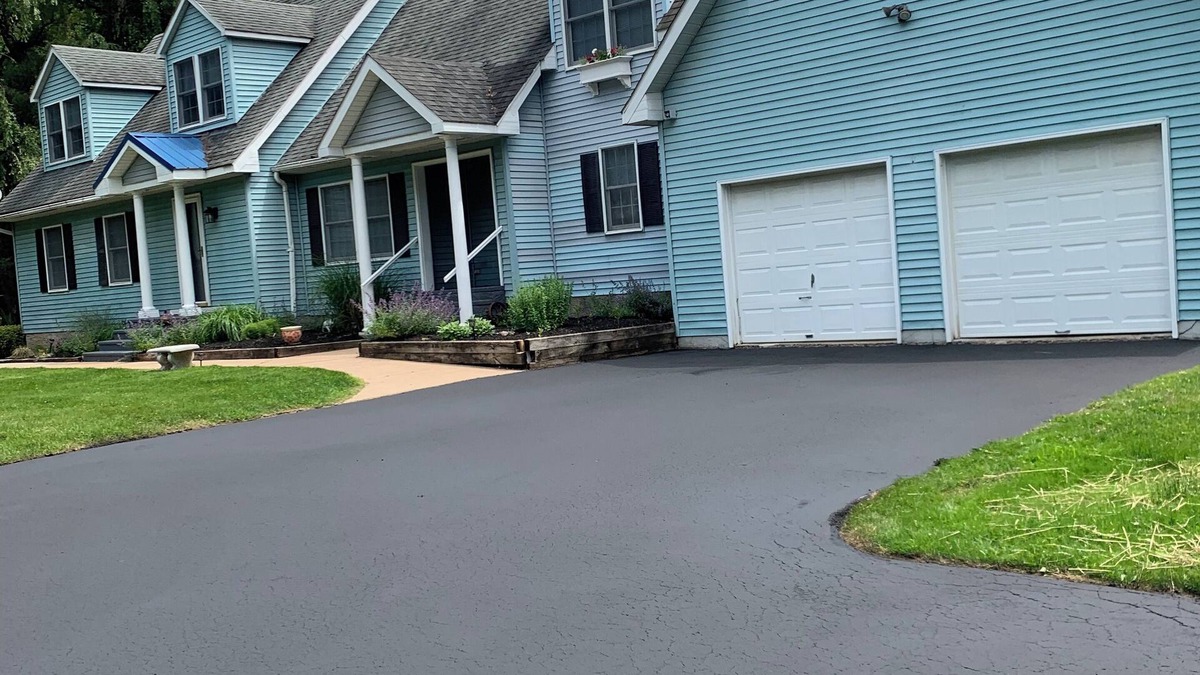 Clinton House | Beautiful 2,900 SqFt 3B Clinton home, Close to Hamilton College, TS Casino