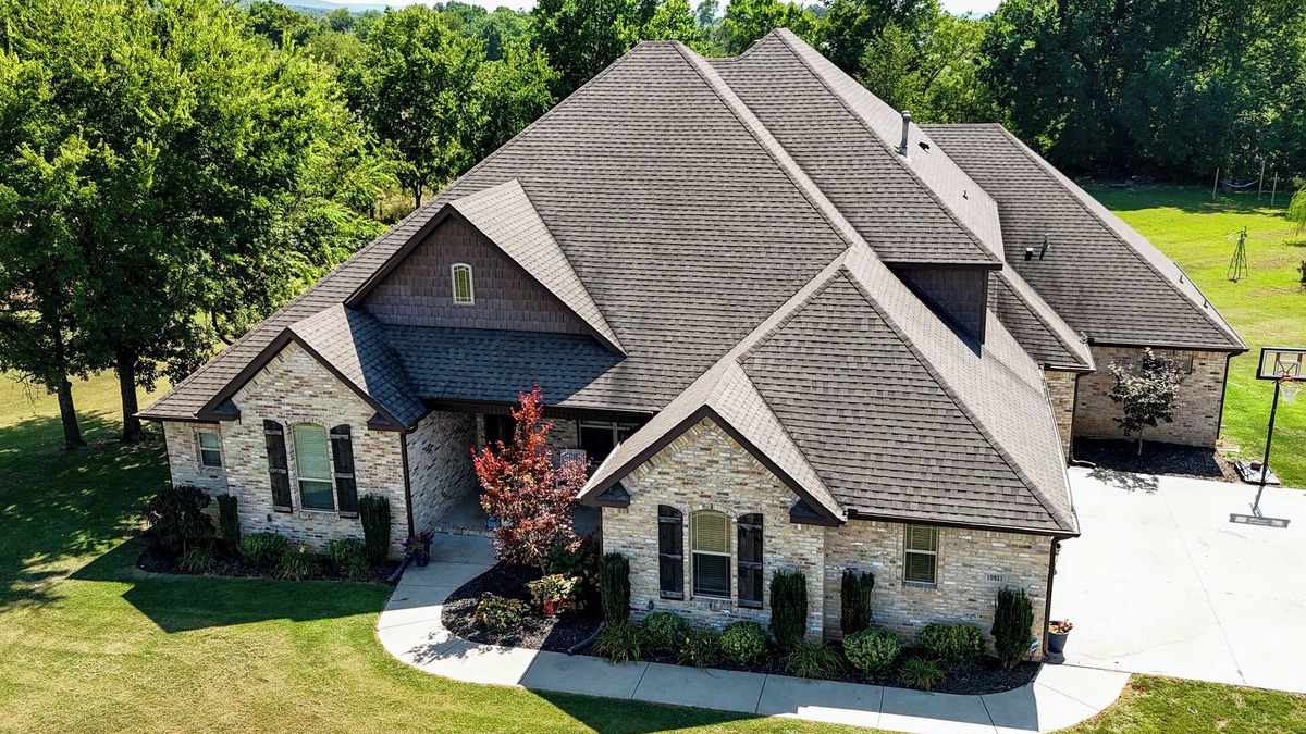 Farmington House | Beautiful 2-Acre Refuge w/Pool-5 miles to UofA!