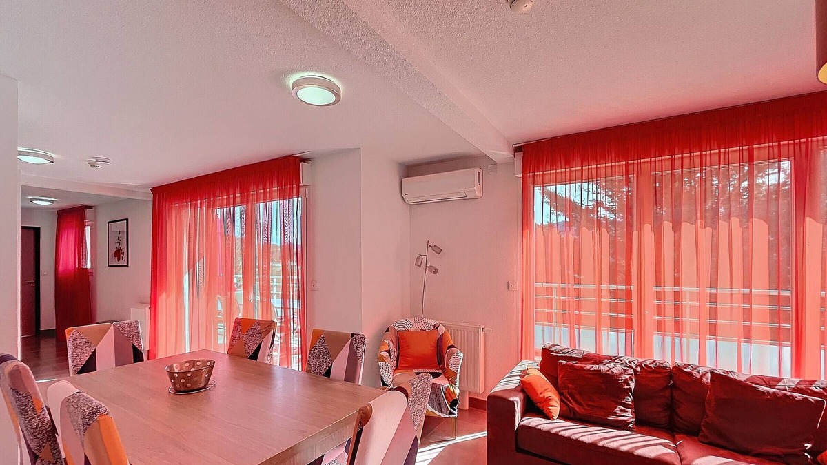 Lamalou-les-Bains Apartment | Beautiful 2-bedroom with AC, parking, terrace, and mountain view, 50m from center and thermal baths