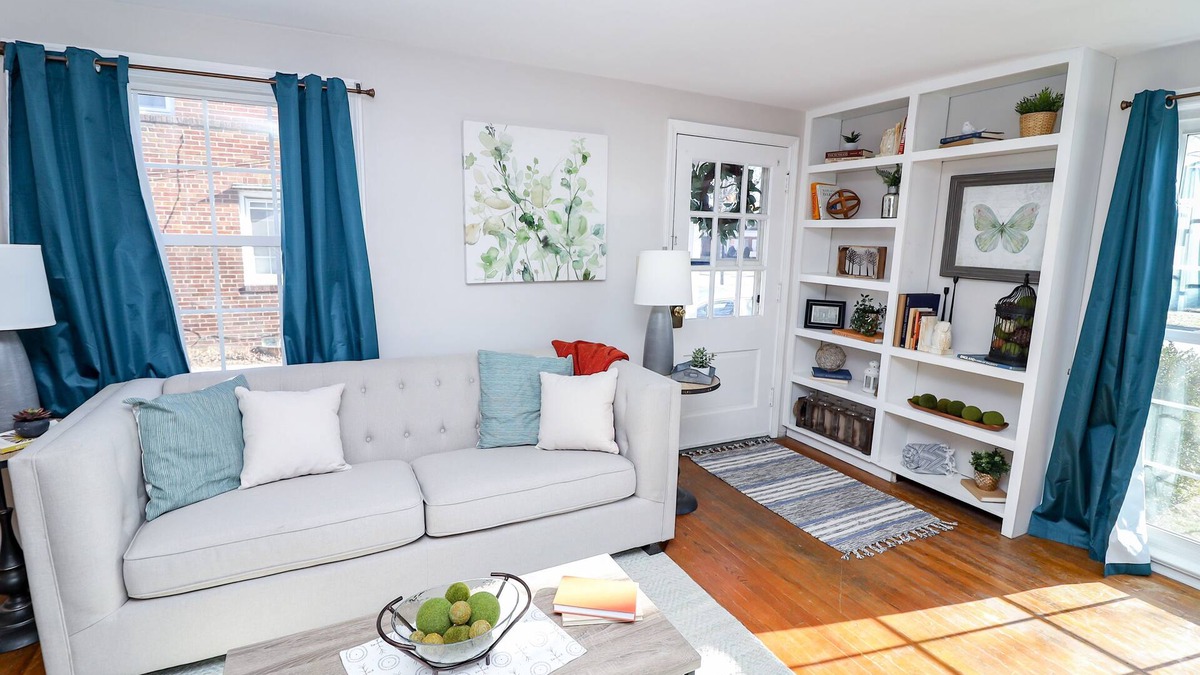 Cuyahoga Falls House | Beautiful 2 Bd Ideal for Travel Professionals!