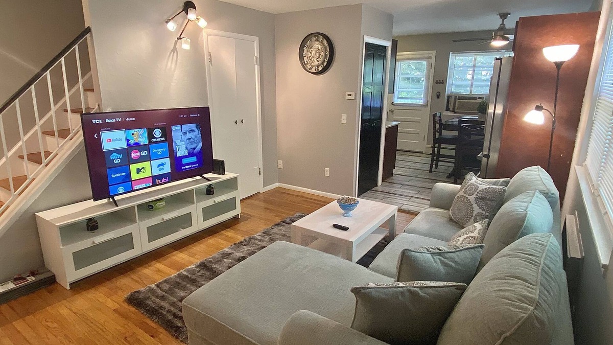 East Shore Condo | Beautiful 2 bdr condo