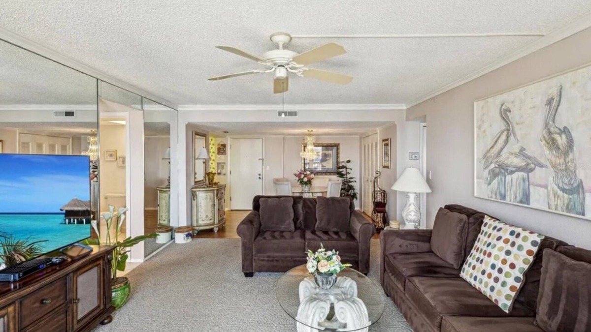 Island Estate Condo | Beautiful 2 bedroom 2 bath condo on Clearwater Beach close to beach!