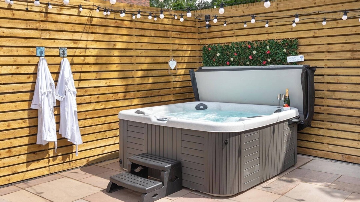 Hethersgill Cottage | Beautiful 2-Bed Cottage near Carlisle with Hot Tub