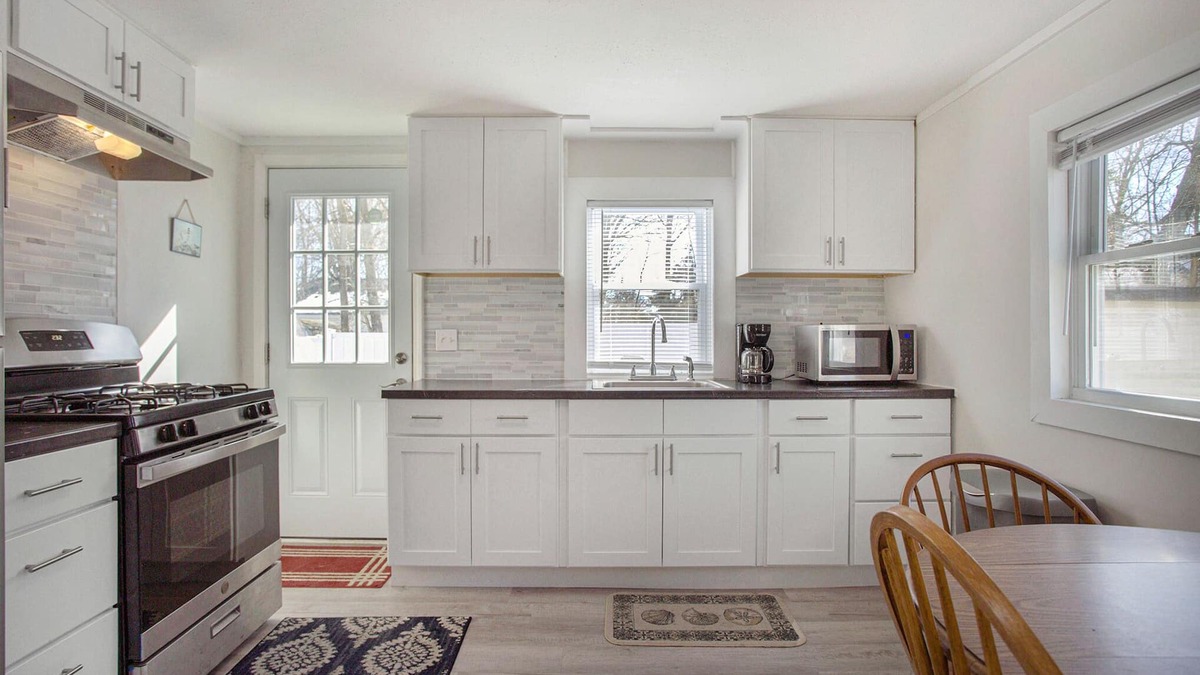 Coldwater Cottage | Beautiful 2 bed cottage by Coldwater Lake!