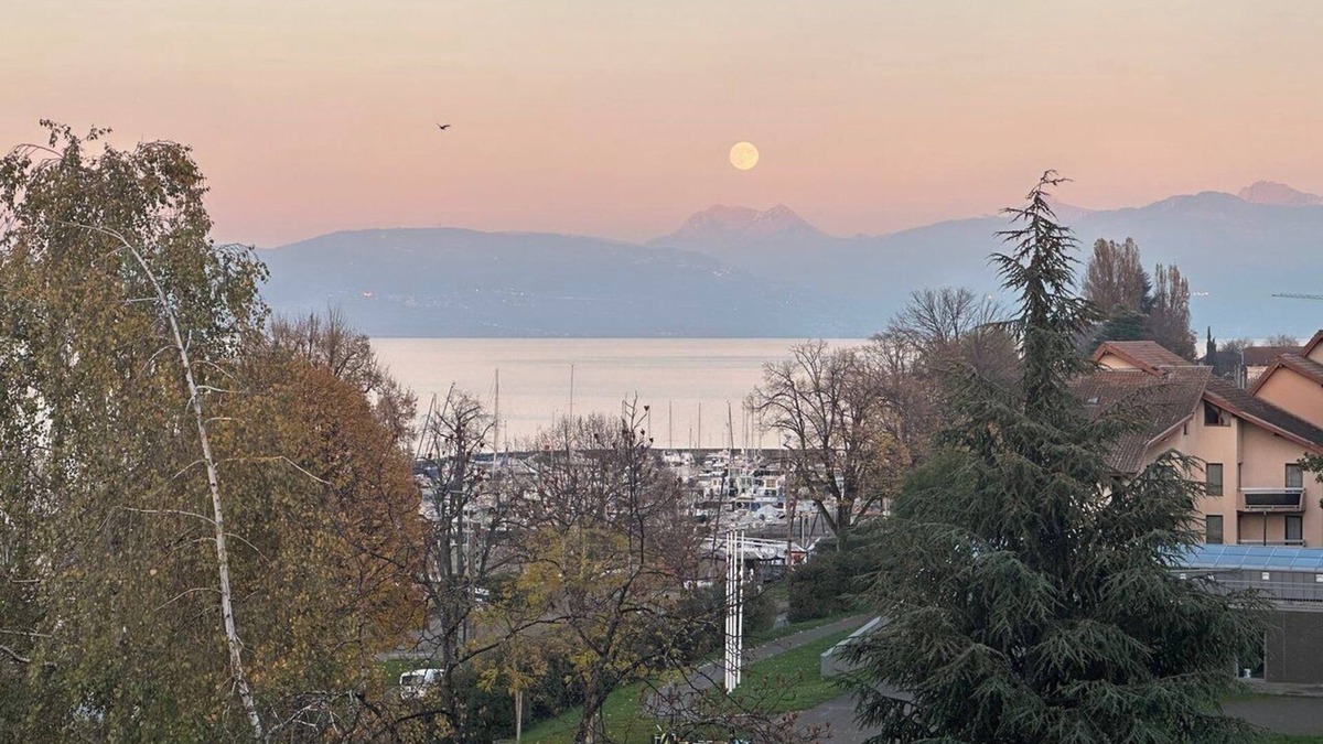 Evian-les-Bains Apartment | Beautiful 2-bedroom apartment in Evian-les-Bains with view of Lake Geneva