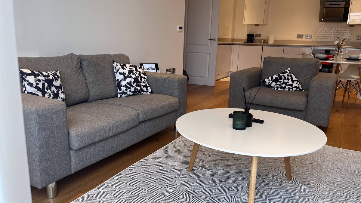 Lansbury Apartment | Beautiful 2 Bed in Bow E3 8 mins to Canary Wharf