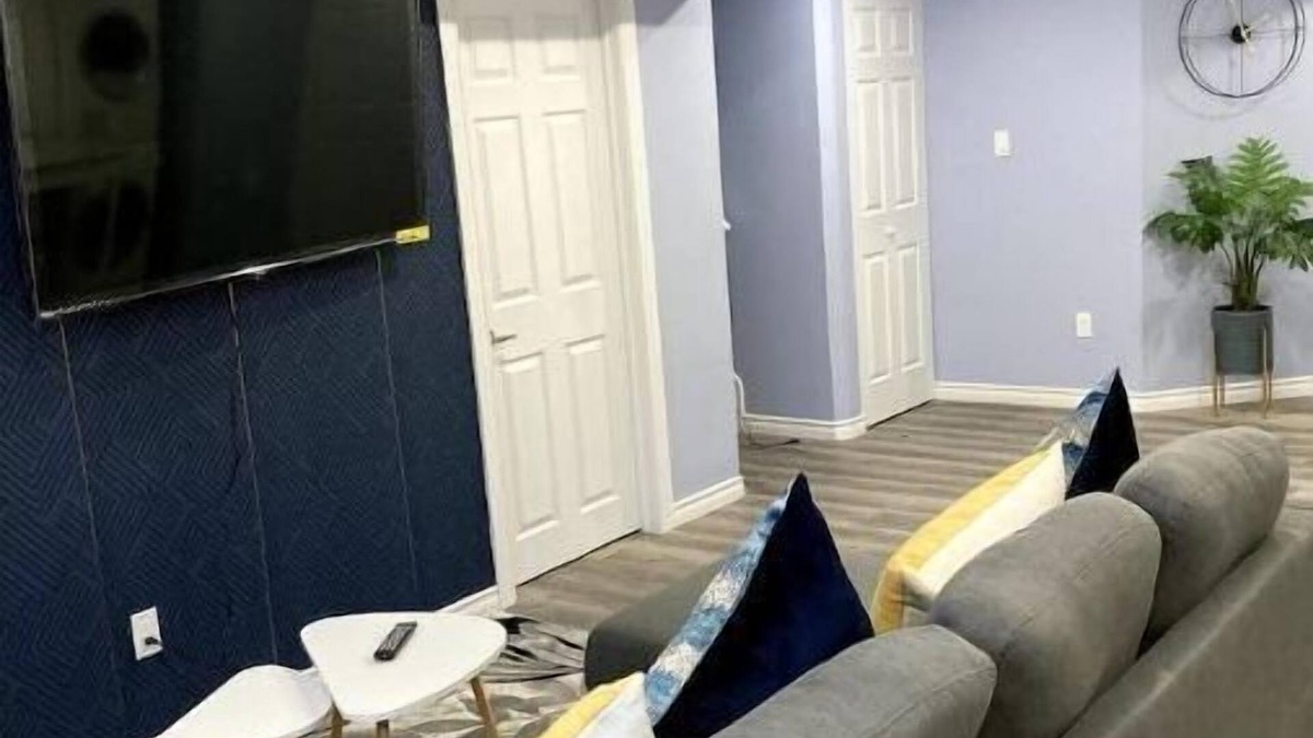 Niagara Falls House | Beautiful 2 bedroom suite close to attractions