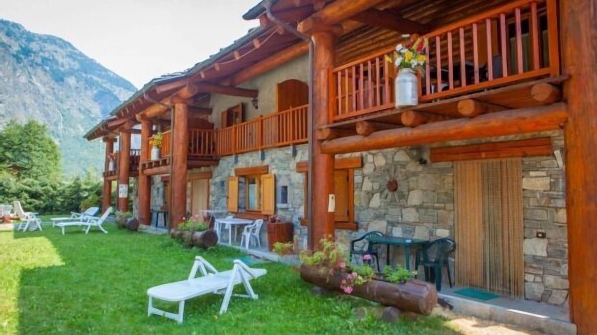 Antey-Saint-Andre Apartment | Beautiful 2 bedrooms apartment with Matterhorn view