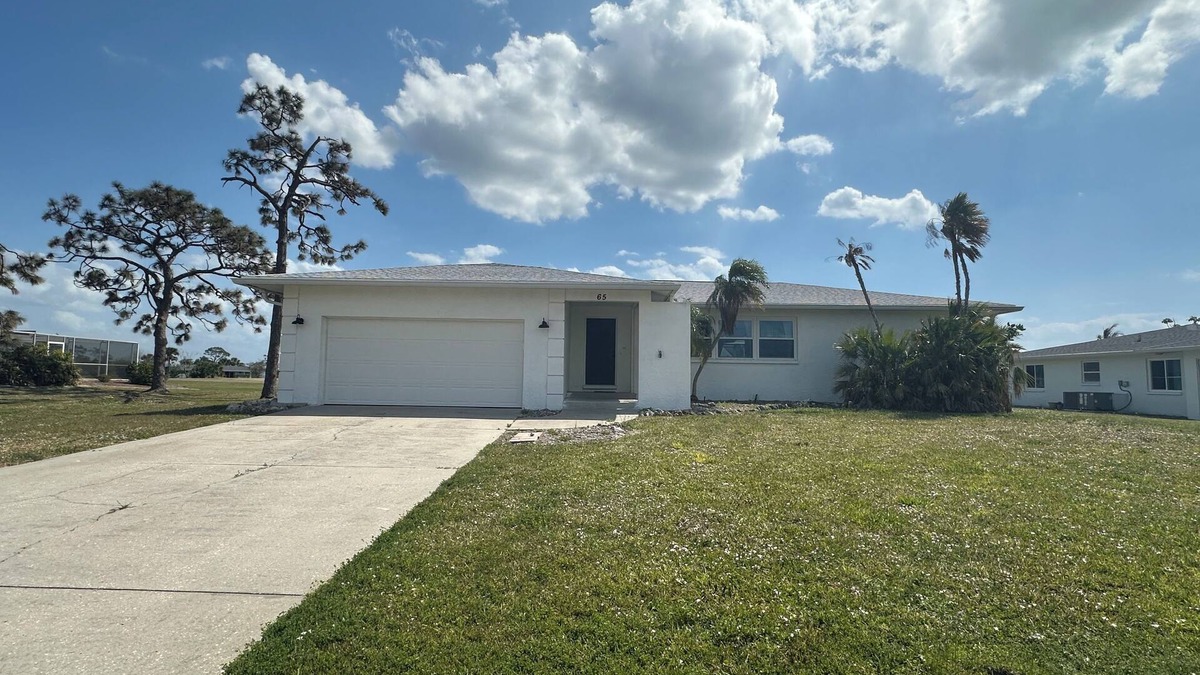 Oakland Hills House | Beautiful 2-bedroom, 2-bathroom in Rotonda West