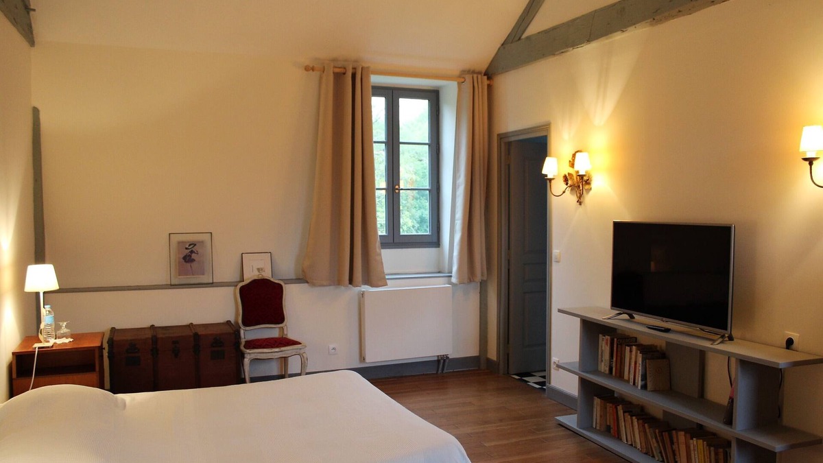 Salbris Bed & Breakfast | Beautiful 2-bedroom, 1-bathroom suite in a Sologne chateau