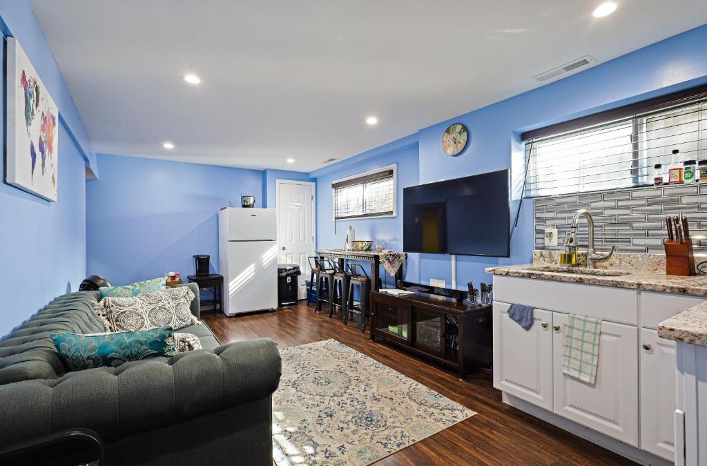 Alexandria West House | Beautiful 2 bedroom 1 bath Unit