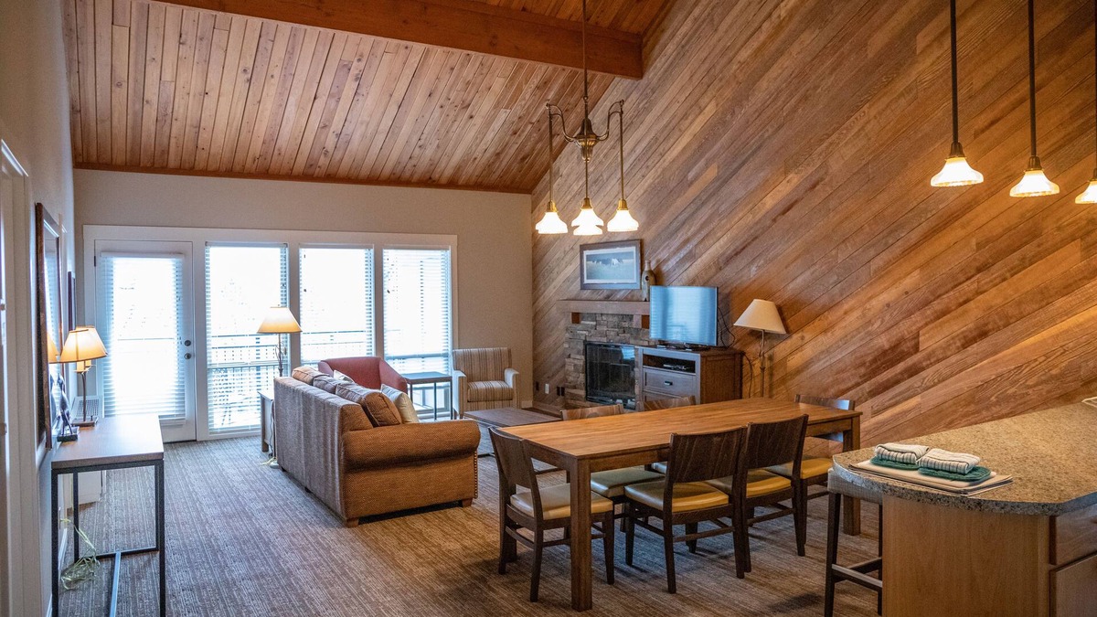 Bend Resort | Beautiful 2 Bedroom, 2 bath Condo at the Seventh Mountain Resort.