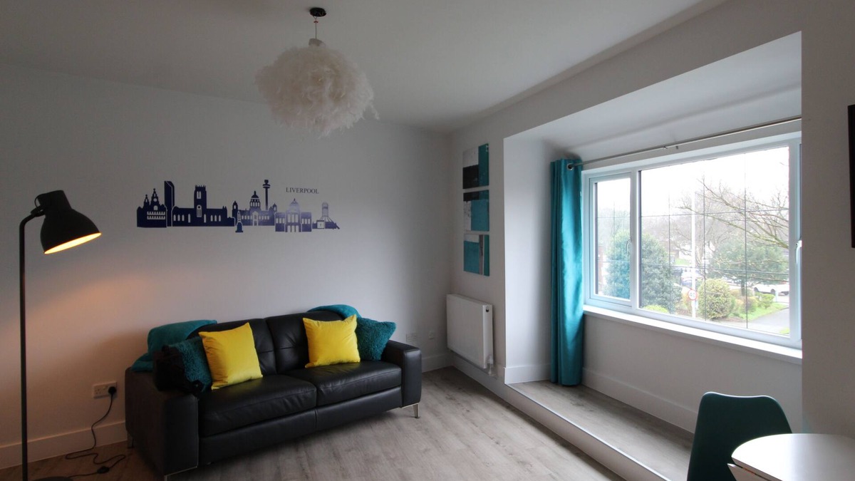 Liverpool Apartment | Beautiful 2 bedroom apartment in a great location at Childwall Fiveways (Flat 2)