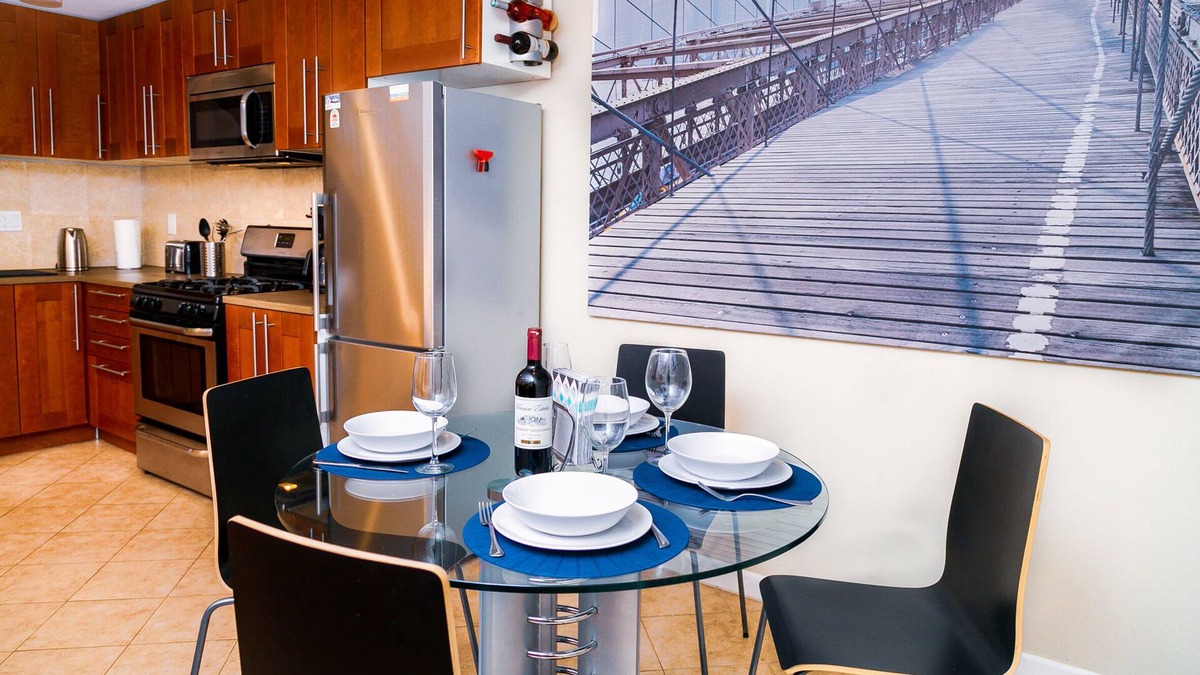 Brooklyn Apartment | Beautiful 2 bedroom apartment with good location, 20 mins to downtown Manhattan