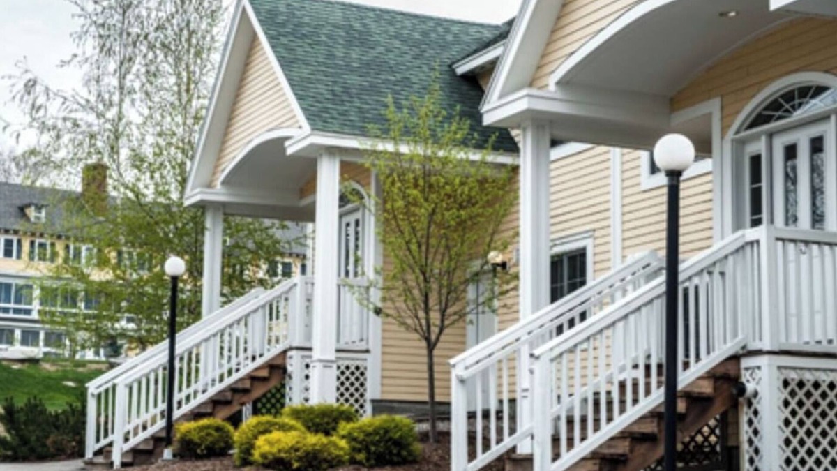Bethel Condo | Beautiful 2-bedroom condo in Bethel, fitness room, WiFi, walk to restaurants