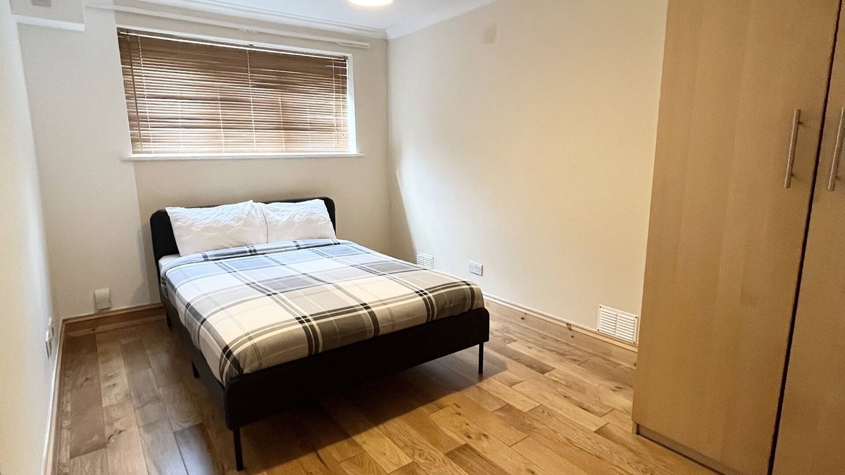 St. Mark's Apartment | Beautiful 2 bedroom garden flat w/free parking