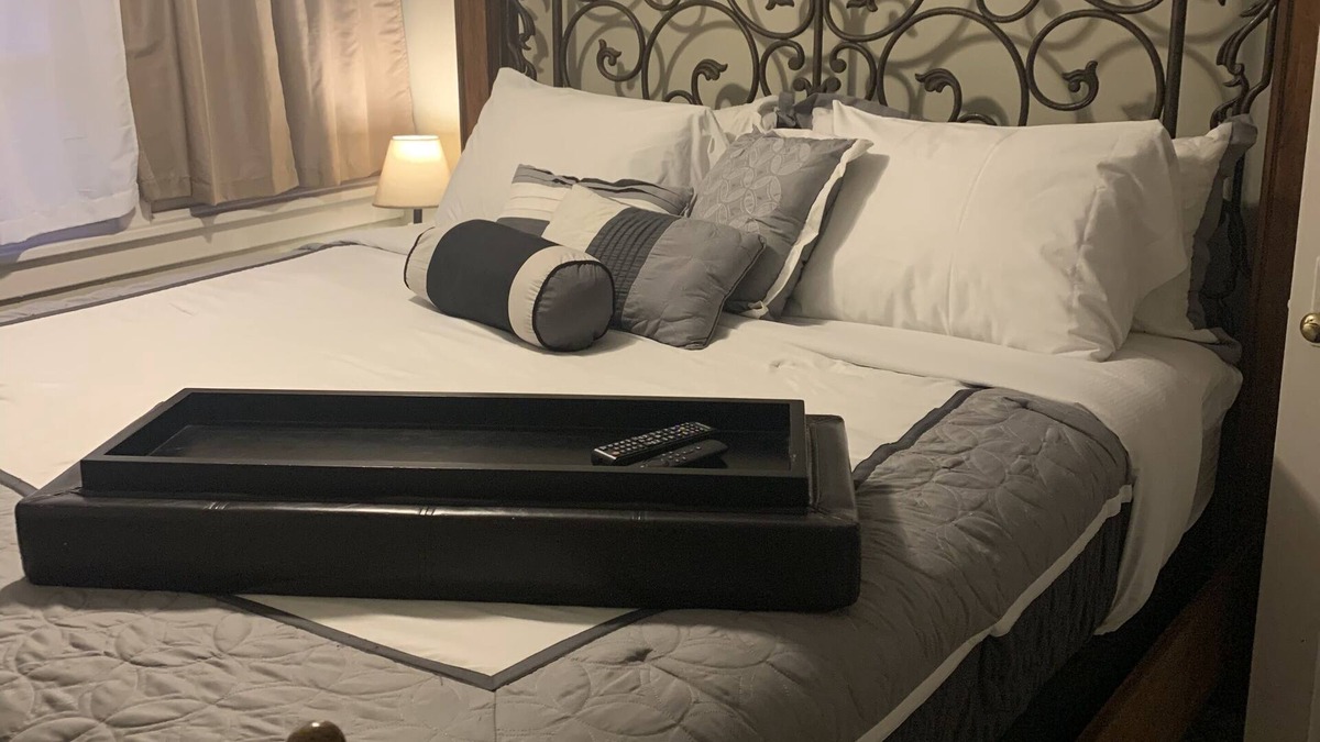Derrick City Apartment | Beautiful 2 bedroom spacious upper apartment with private driveway , fast Wi-Fi