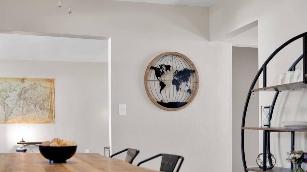 Belleville Apartment | Beautiful 2-bedroom house with AC and fast WiFi in Belleville