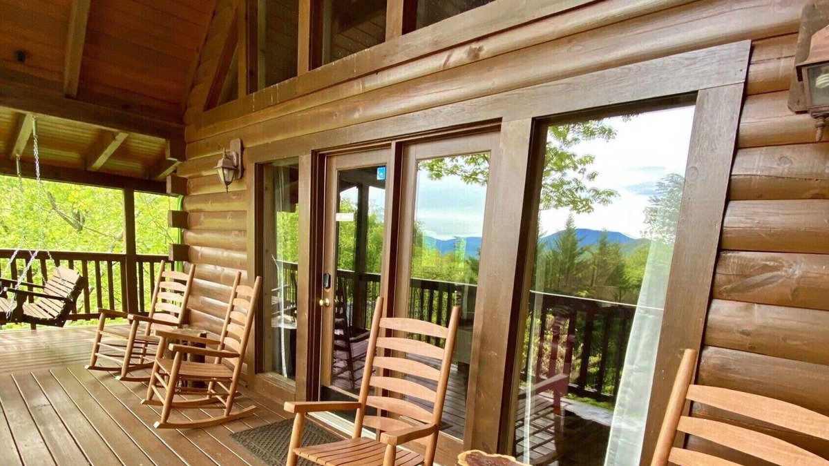 Black Bear Falls Cabin | Beautiful 2 Bedroom/2 Master Bath cabin in Black Bear Falls Resort!