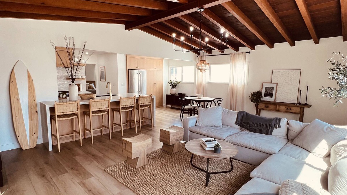 Peninsula Condo | Beautiful 2 Bedroom beach bungalow! Steps to the sand!
