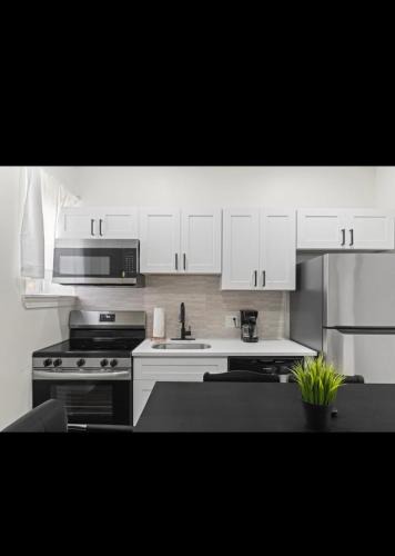 Primos Secane Apartment | Beautiful 2 bedroom 1 bath unit 2