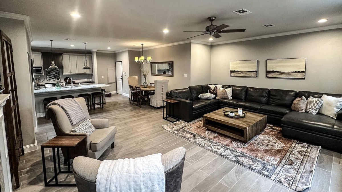Sulphur Springs Apartment | Beautiful 2 BR 2 Bath Apt. in Historical Downtown-free Wifi-2 Private Balconies