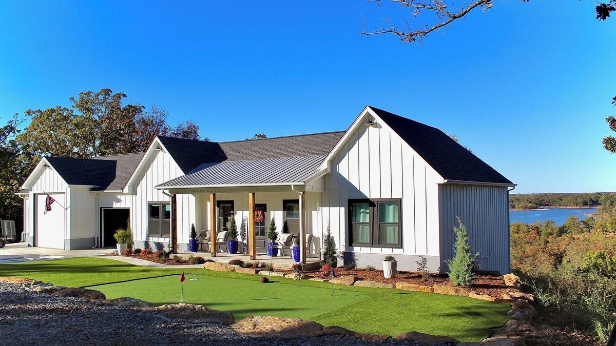 Eufaula House | Beautiful 2 level, 4 bedroom, 3 1/2 bathroom home with View of Lake Eufala