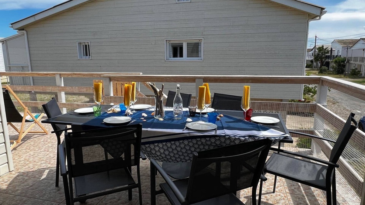 Gruissan Plage Ski Chalet | Beautiful 2-Story Chalet with WiFi and AC, 250m from Beach - Gruissan, Sleeps 6