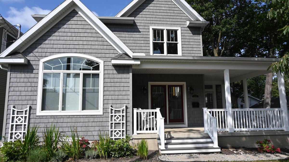 Lakeside House | BEAUTIFUL 2019 LAKESIDE CLASSIC HOME! Golf Cart Included April-November!