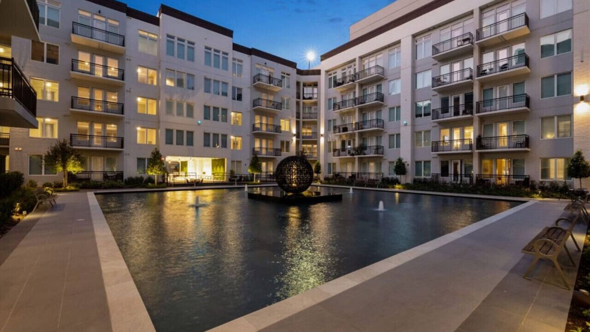 The Galleria Apartment | Beautiful 2B/2B Apartment in the Galleria