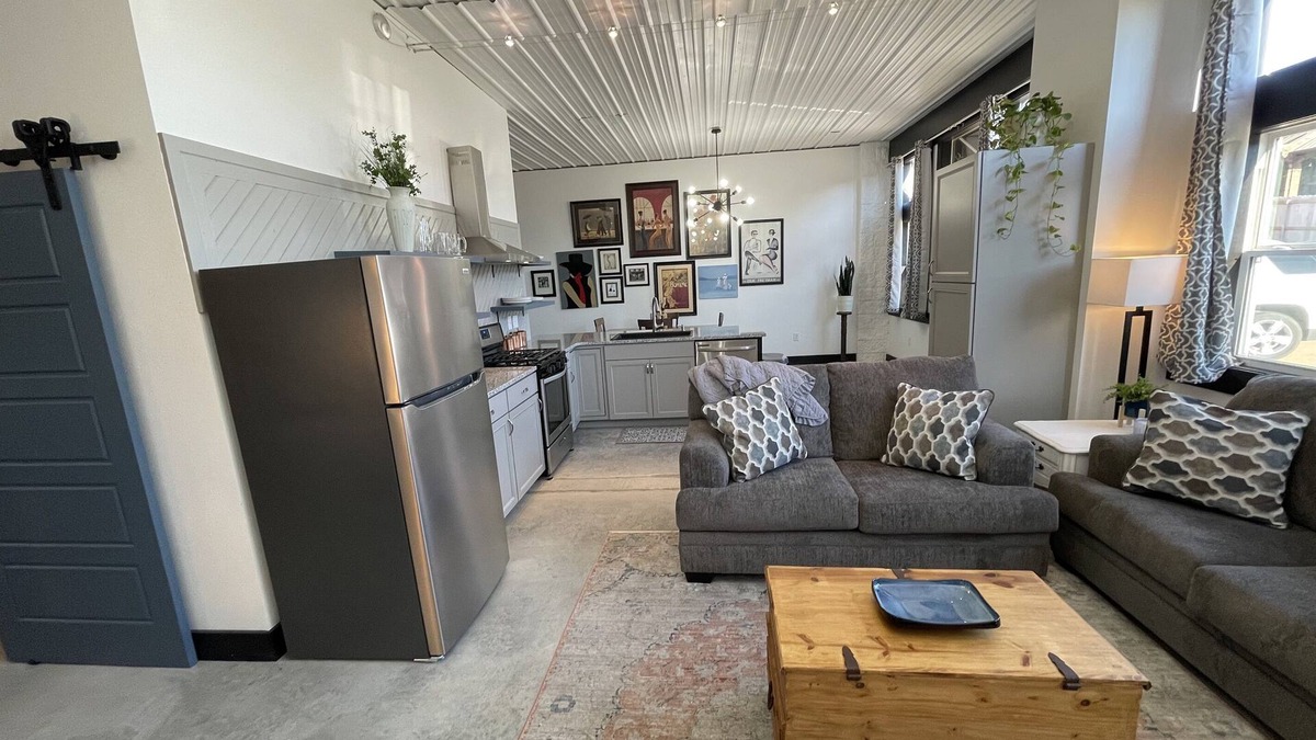 Mountain Home Apartment | Beautiful 2b/2bth near downtown and the park.
