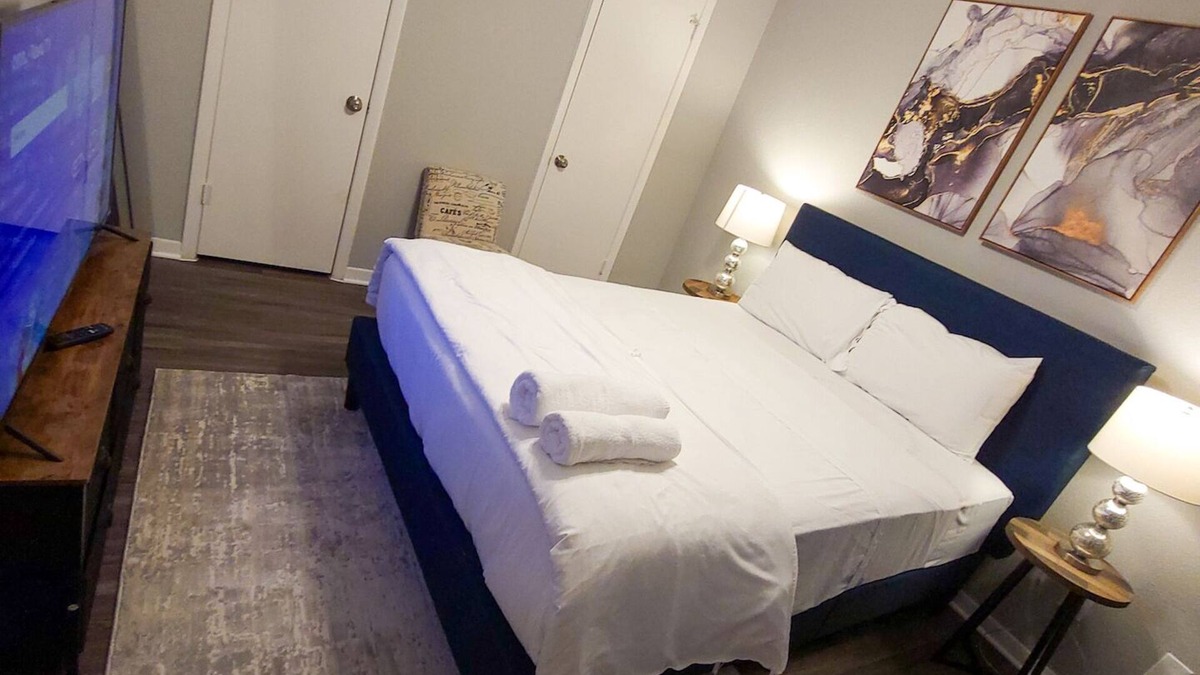 Cherrywood Apartment | Beautiful 2bd/2ba 5 Mins to UT 3656