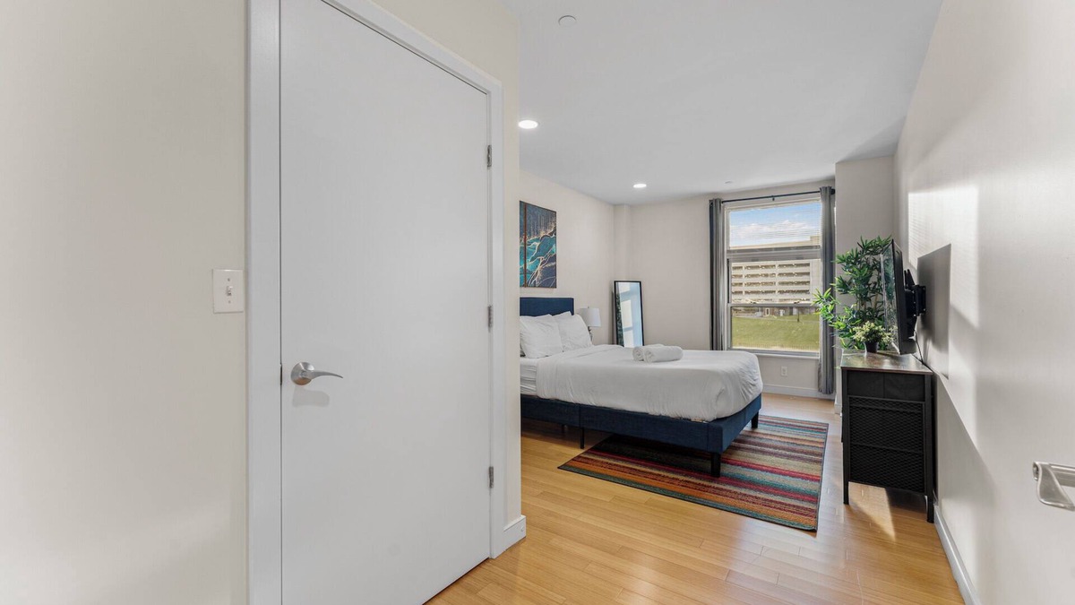 Dorchester Apartment | Beautiful 2BD/2BA in Southend Boston 2336