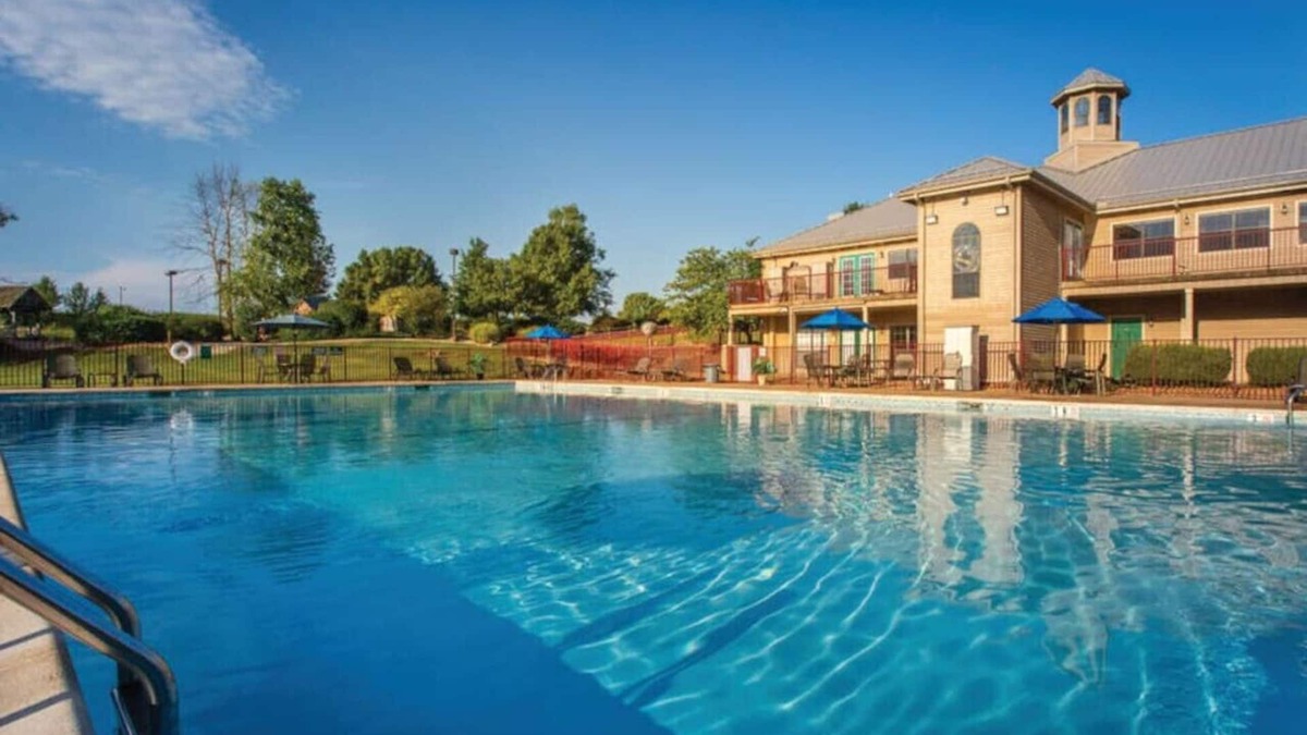 De Soto Condo | Beautiful 2BD condo in lakefront resort with lots of outdoor onsite activities