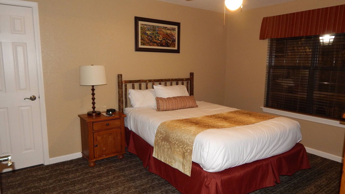 South Lee Villa | Beautiful 2BD Villa in Berkshires Resort