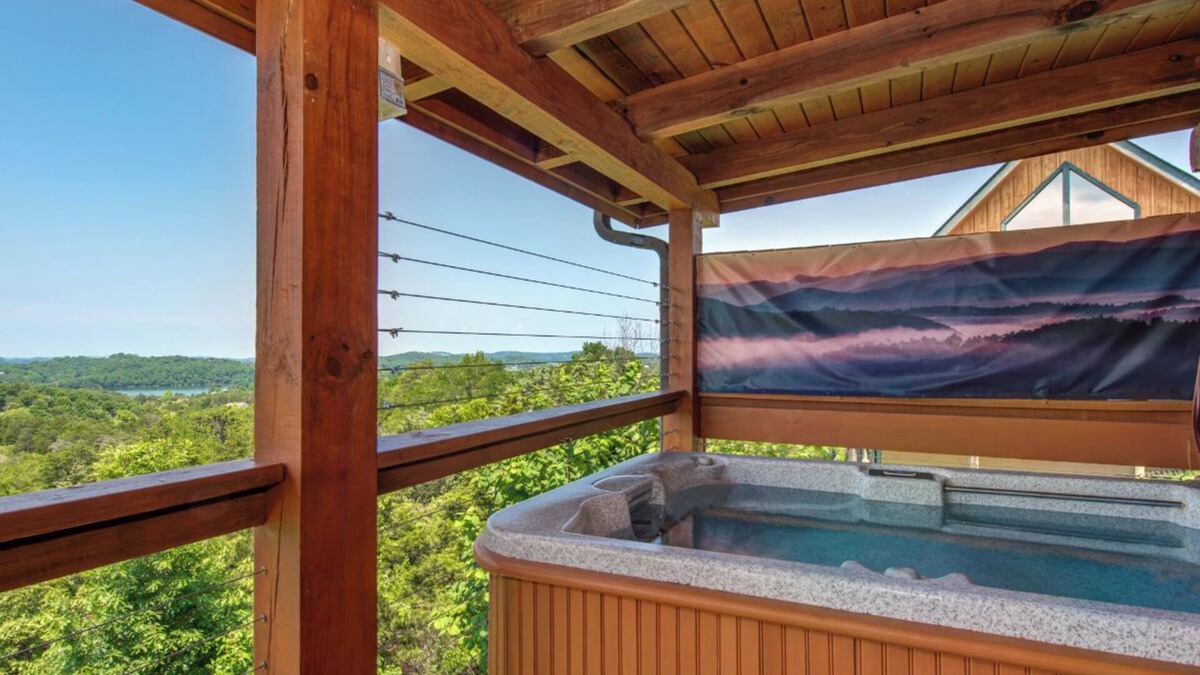 Sevierville Cabin | *Beautiful 2BD w/VIEWS! Hot Tub + Pool Access!*