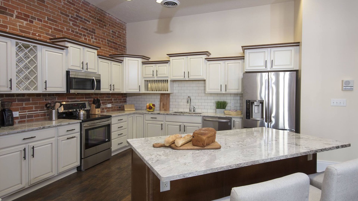 Wooster Apartment | Beautiful 2BR/2BA Downtown Loft Apartment
