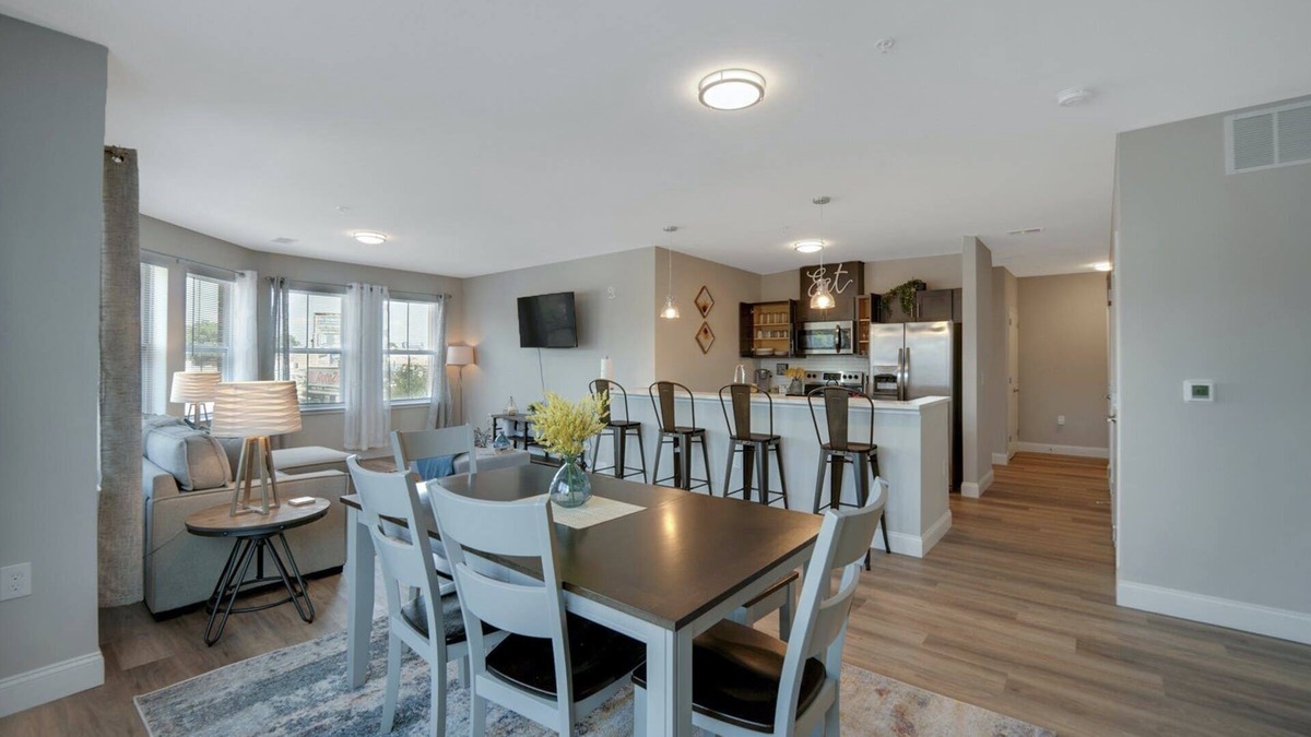 Newark Apartment | Beautiful 2BR Apt/EWR Airport/King/Free Parking